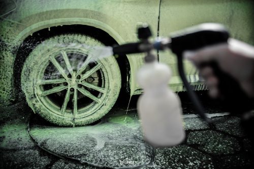 Aplicare șampon ceramic Deturner – spumă densă și efect hidrofob pe caroserie