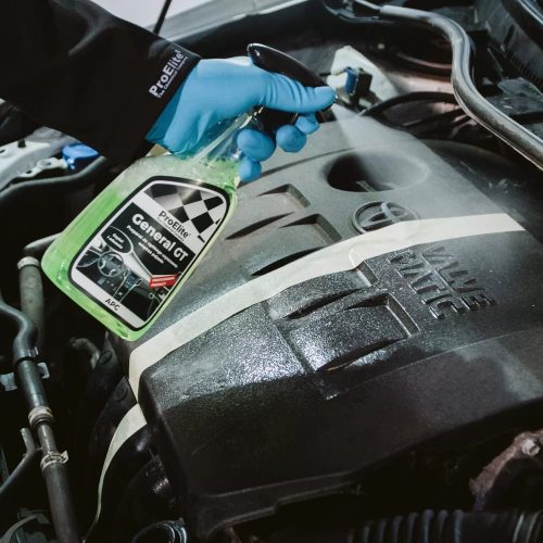 Aplicare ProElite APC pe compartiment motor – curățare eficientă